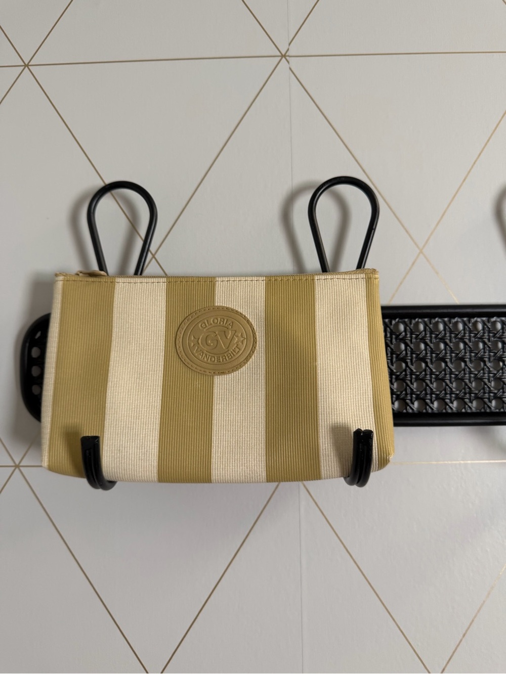 Gloria Vanderbilt Makeup Bag Striped Print Tan Cream Cosmetic Travel Pouch EUC